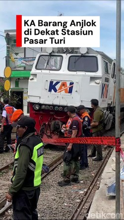 Video: Kondisi Kereta Barang Anjlok di Dekat Stasiun Pasar Turi Surabaya