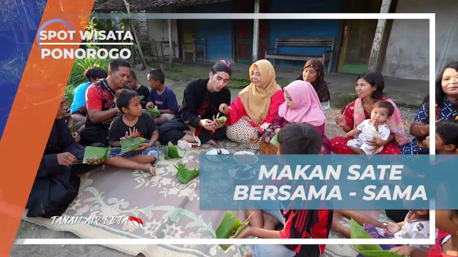 Menikmati Sate Ponorogo Bersama Warga dan Anak-Anak di Kota Ponorogo  