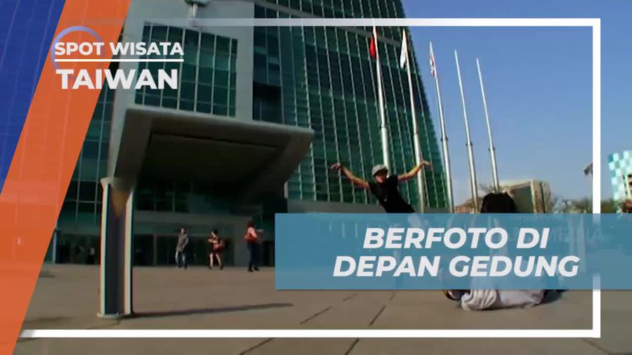Berfoto di Depan Gedung Ikonik 101 Building untuk Mengabadikan Momen di Taiwan  