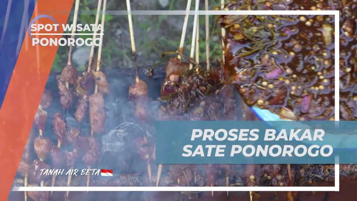 Mengikuti Proses Pembakaran Sate Ponorogo yang Menggoda di Kota Ponorogo  