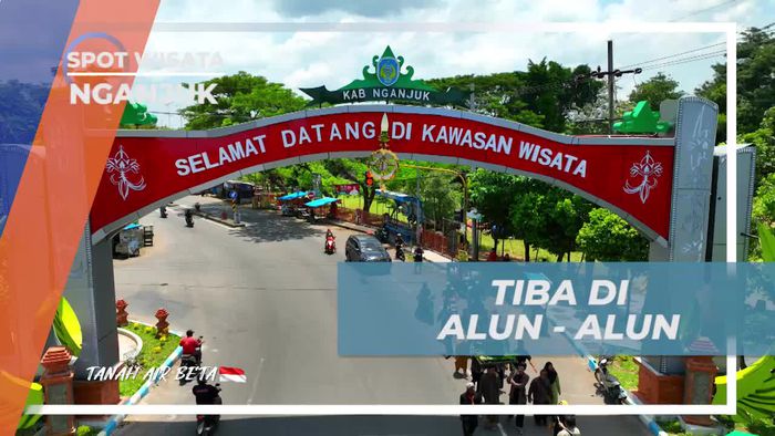 Menyambut Kedatangan di Alun-Alun Kota Nganjuk  