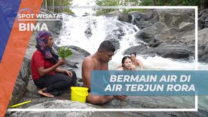 Bermain Air Segar di Air Terjun Rora, Bima  