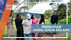 Mengikuti Warga Mengambil Daun Kelapa untuk Membuat Ketupat di Cianjur  