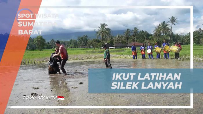Ikuti Latihan Silek Lanyah Bersama Warga di Sumatera Barat
