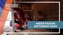 Bantu Warga Meratakan Kotoran Sapi untuk Pondasi di Desa Senaru, Nusa Tenggara Barat  