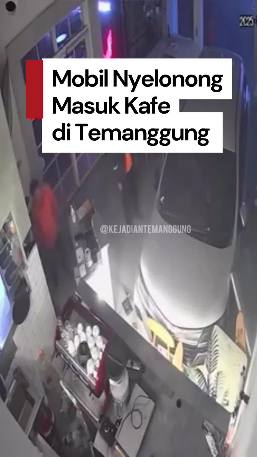 Video Viral Mobil Nyelonong Masuk Kafe di Temanggung