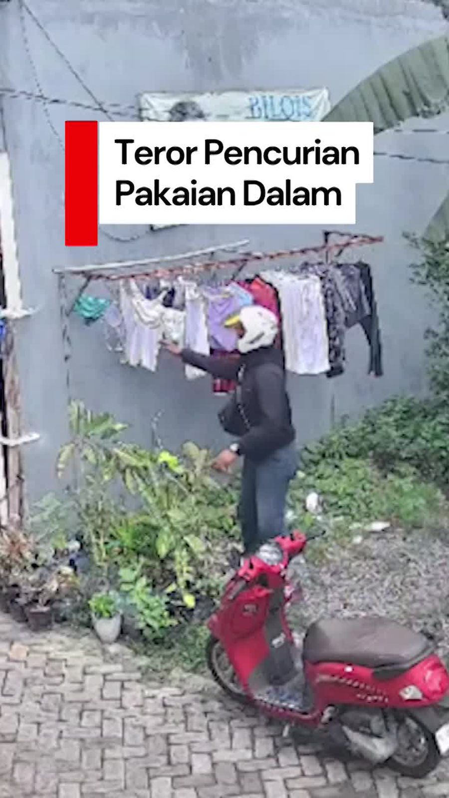 Video: Rekaman CCTV Aksi Pria Curi Pakaian Dalam yang Bikin Resah Warga Gresik