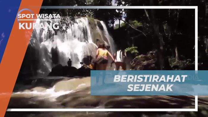 Beristirahat di Air Terjun Oenesu yang Menyegarkan di Kupang  