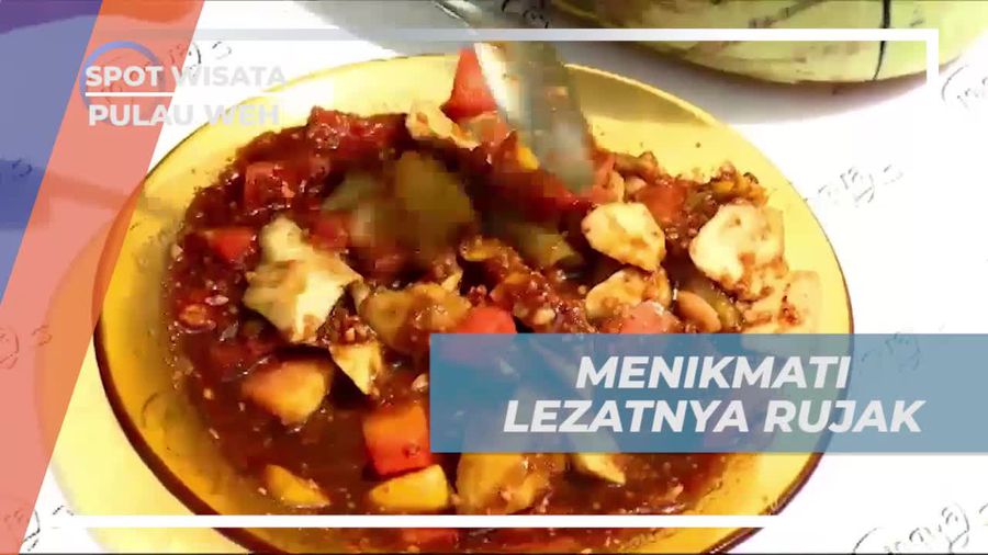 Menikmati Rujak Khas Sabang di Pulau Weh dengan Pemandangan Pulau Klah  