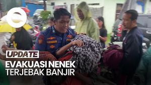 Video: Momen Evakuasi Nenek yang 5 Jam Bertahan di Loteng saat Banjir Medan