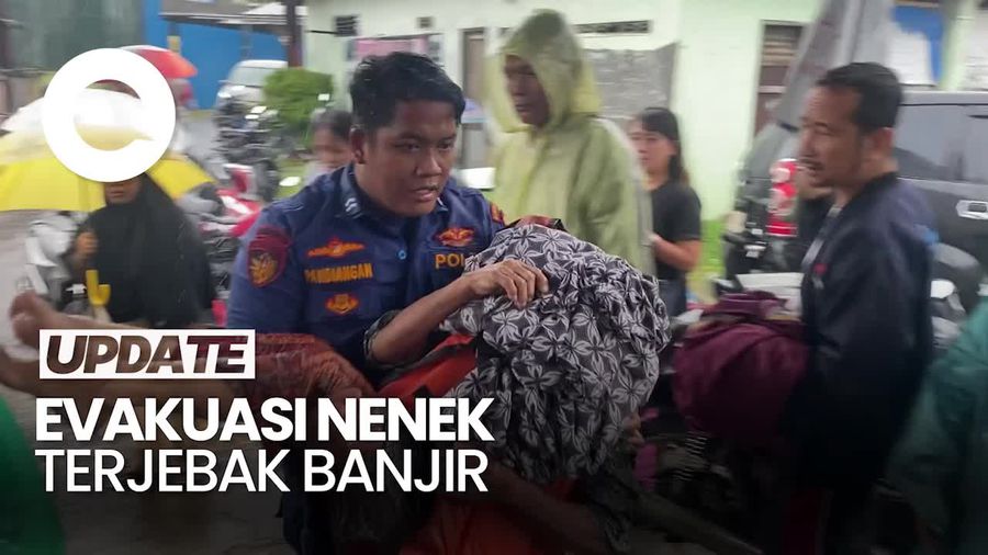Video: Momen Evakuasi Nenek yang 5 Jam Bertahan di Loteng saat Banjir Medan