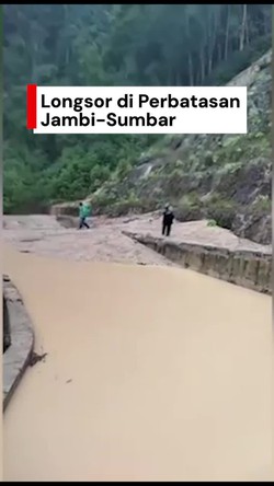 Video Longsor Bikin Akses Jalan Perbatasan Jambi-Sumbar Terputus 