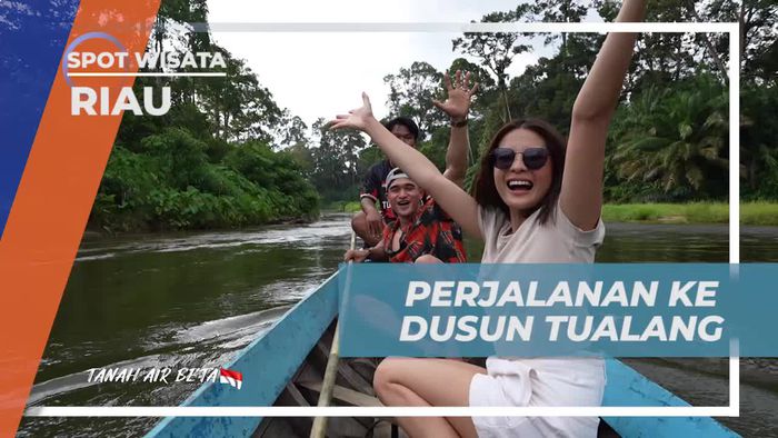 Menyusuri Sungai Gangsal Menuju Dusun Tualang di Riau  