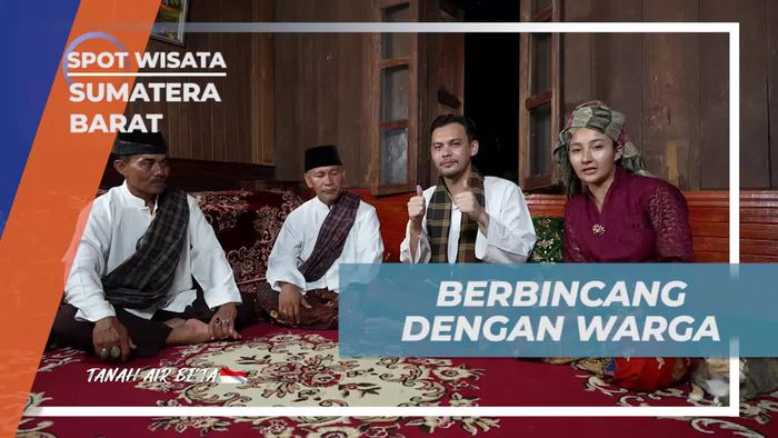 Berbincang Hangat dengan Warga Setempat Setelah Menikmati Kuliner Khas di Sumatera Barat  