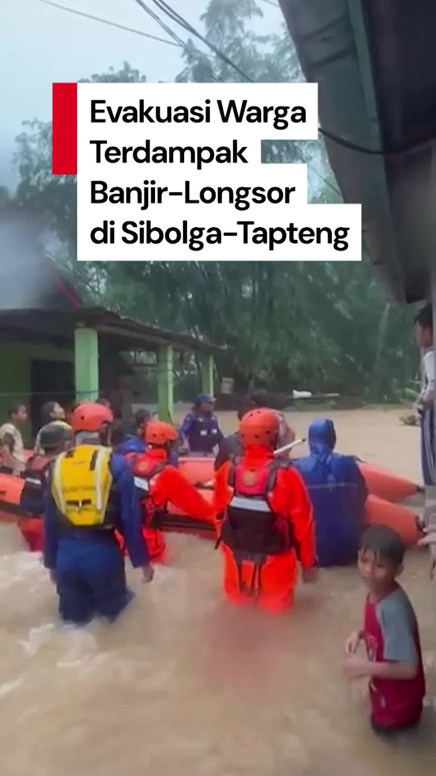 Video Tim SAR Evakuasi Warga Terdampak Banjir-Longsor di Sibolga-Tapteng