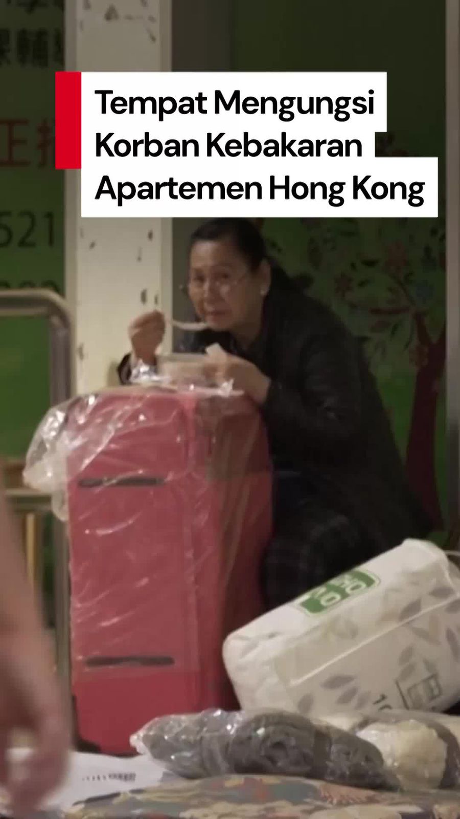 Video: Korban Kebakaran Apartemen Hong Kong Pilih Mengungsi di Mal