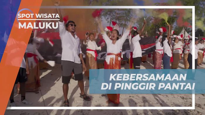 Merayakan Kebersamaan di Pinggir Pantai Maluku yang Indah 