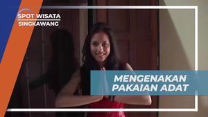 Menggunakan Pakaian Adat dalam Tantangan Tradisional di Singkawang  