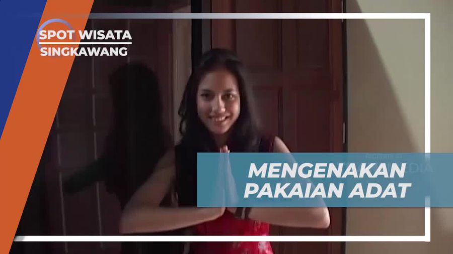 Menggunakan Pakaian Adat dalam Tantangan Tradisional di Singkawang  