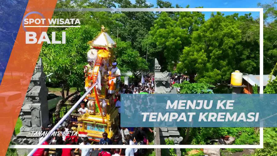  Mengikuti Arak-arakan Bade Menuju Tempat Kremasi di Bali  