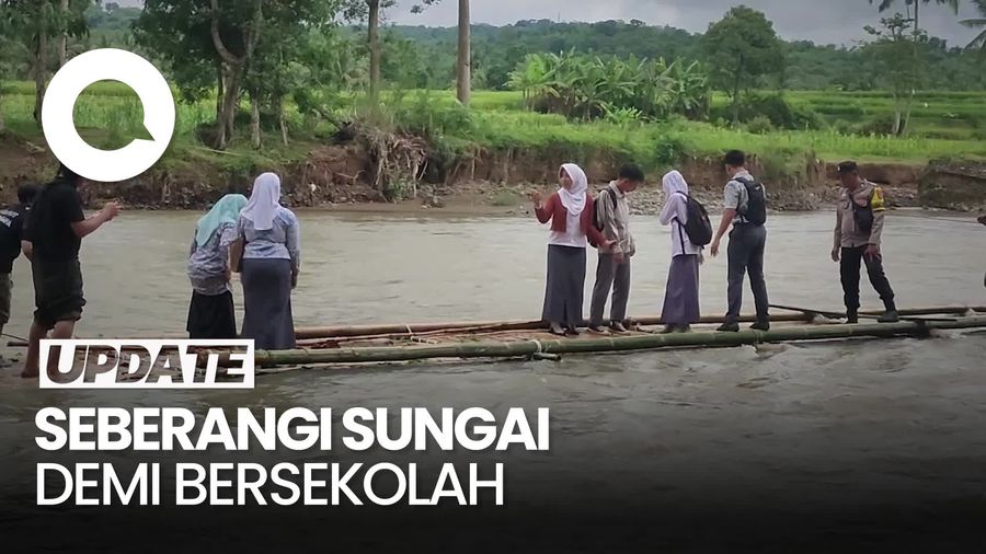  Video: Jembatan Putus, Siswa di Cianjur Seberangi Sungai Demi Bersekolah