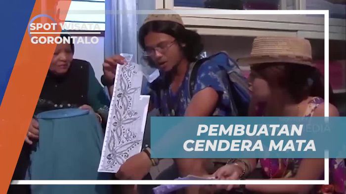 Mengamati Ibu-Ibu Menyulam Hasil Tangan di Gorontalo  