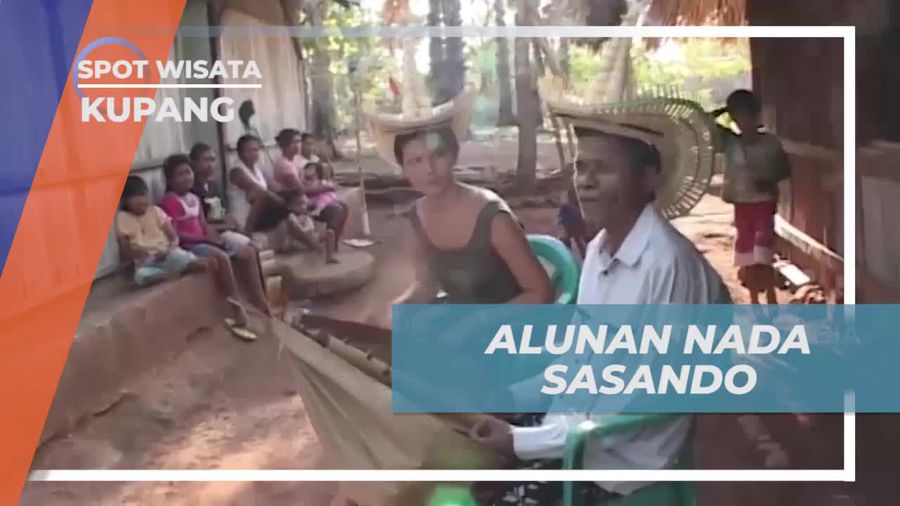 Memainkan Nada Merdu Sasando di Kupang