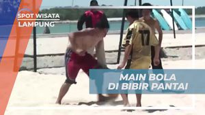 Bermain Futsal di Pantai Krakatoa Nirwana Resort Lampung