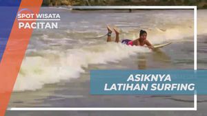 Melatih Kemampuan Surfing di Pantai Teleng Ria, Pacitan  