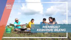 Membuat Kerupuk Bleng sebagai Camilan Khas dari Desa Kuwu, Jawa Tengah  