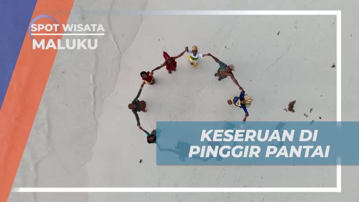 Menikmati Keseruan Bernyanyi dan Menari Bersama di Pinggir Pantai Ngurbloat, Maluku  