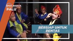 Bersiap Menampilkan Tarian di Pentas Taman Budaya Palu, Sulawesi Tengah  