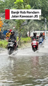 Video: Jalan di Kawasan JIS Terendam Banjir Rob, Sejumlah Motor Mogok