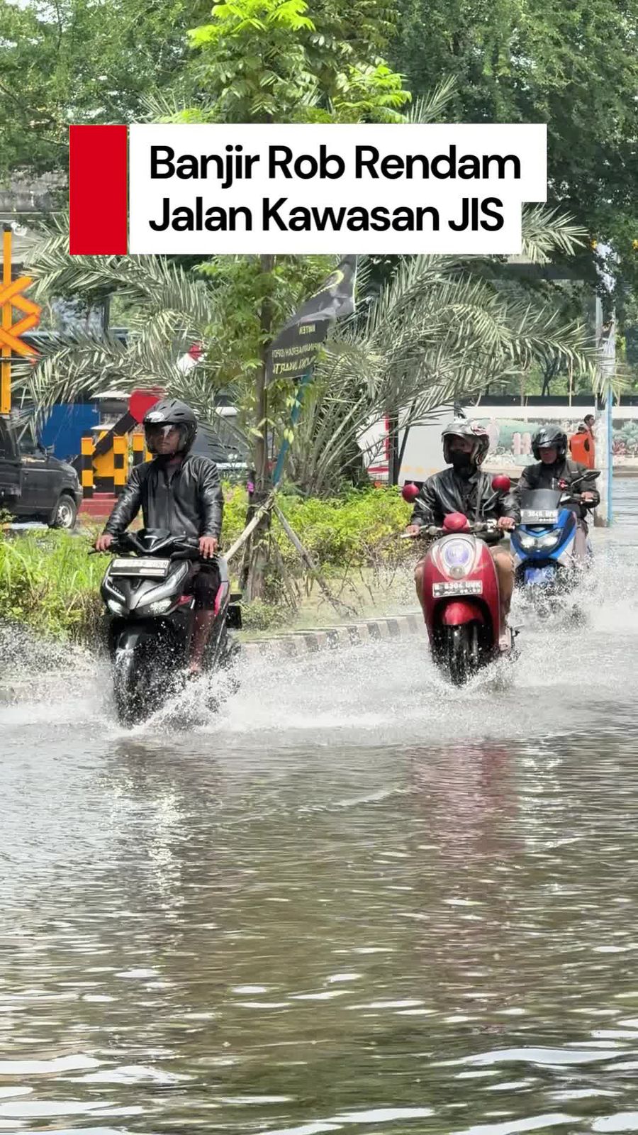 Video: Jalan di Kawasan JIS Terendam Banjir Rob, Sejumlah Motor Mogok