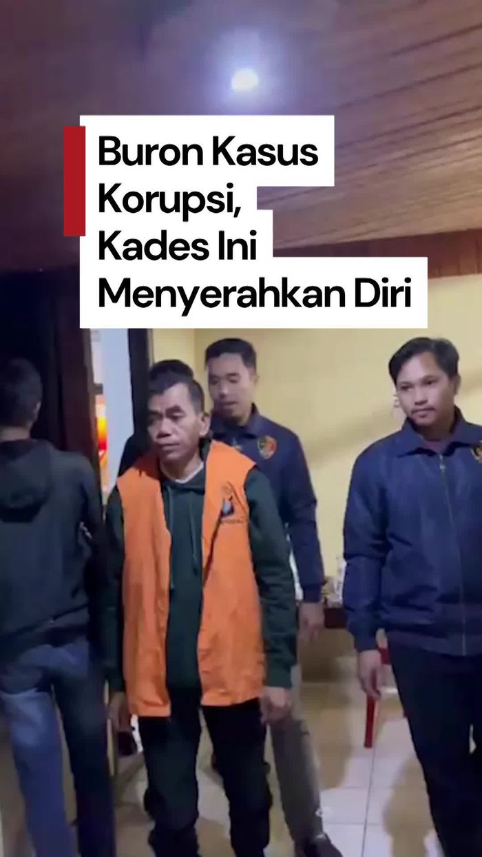 Video Kades di Mamuju Menyerahkan Diri ke Polisi Usai Buron Kasus Korupsi