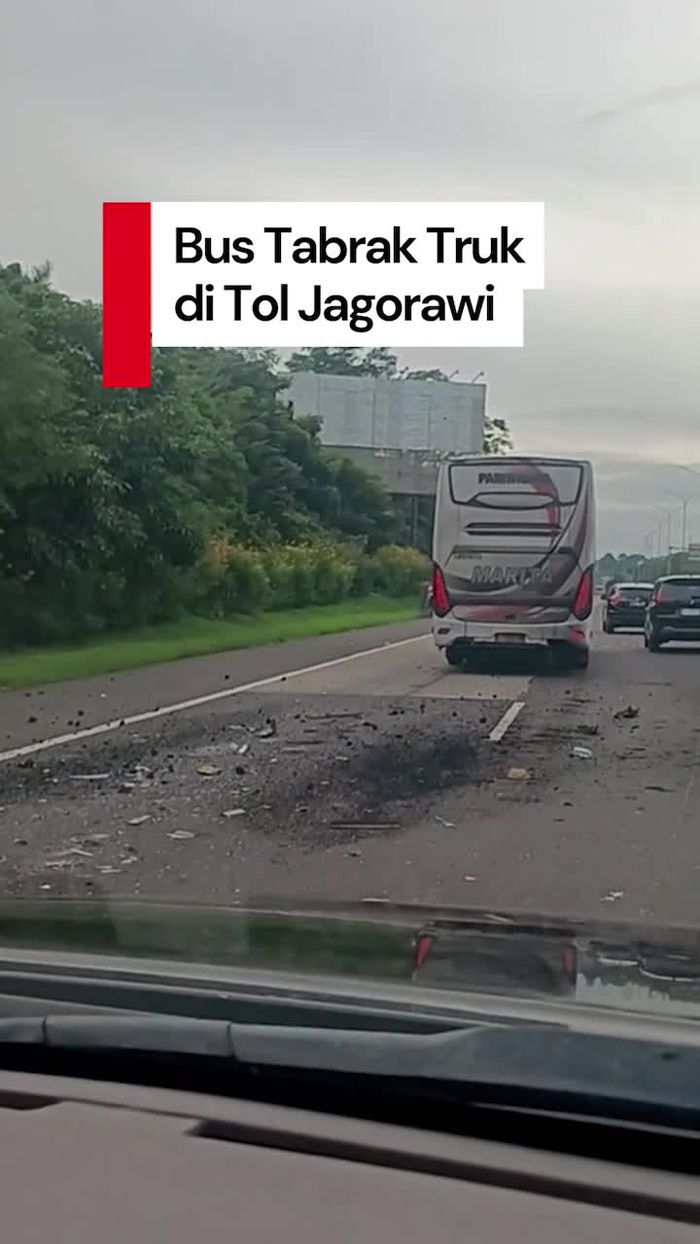 Video: Bus Tabrak Truk di Tol Jagorawi gegara Sopir Mengantuk