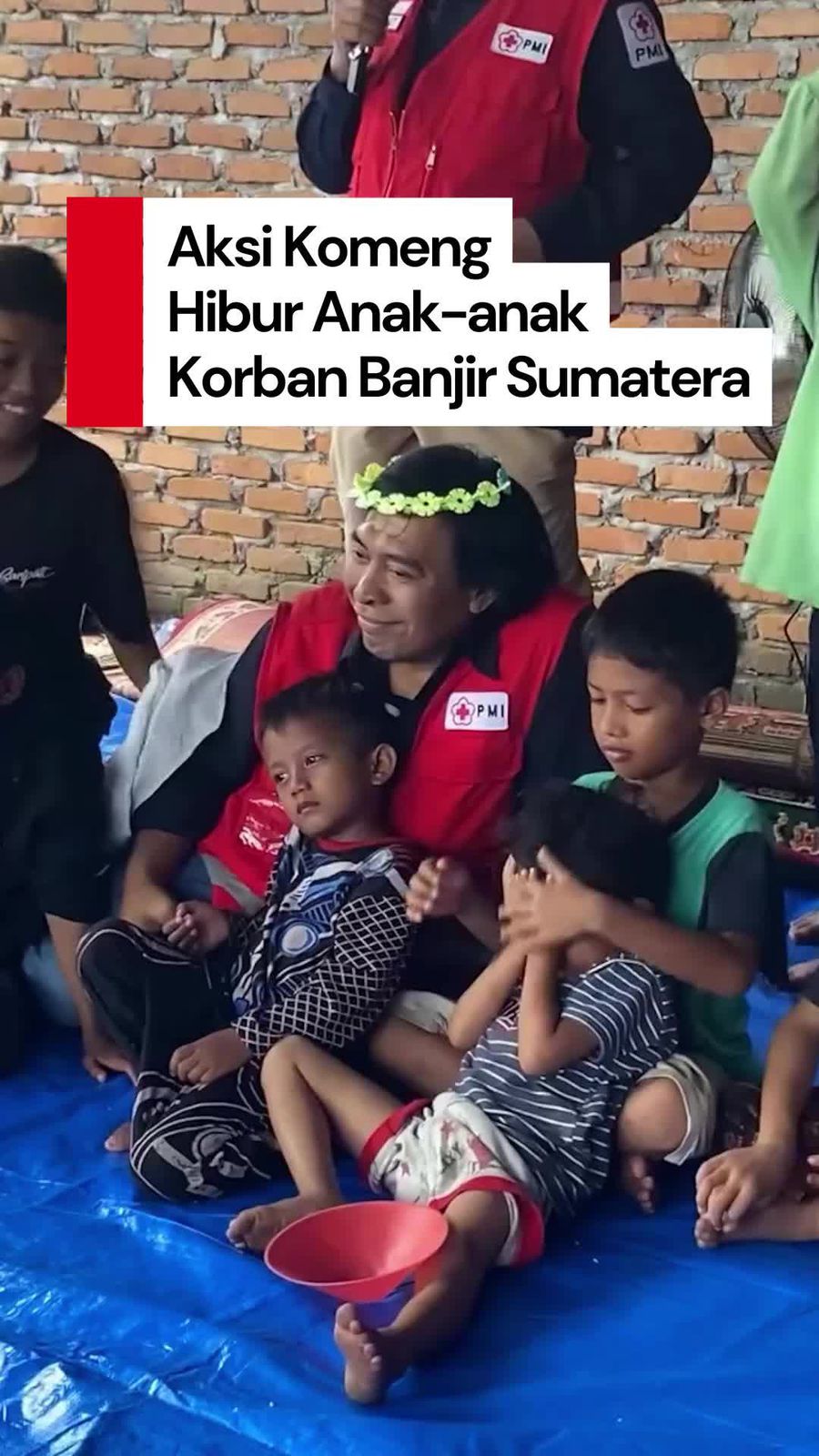 Video: Jadi Relawan PMI, Komeng Hibur Anak-anak Korban Bencana Sumatera