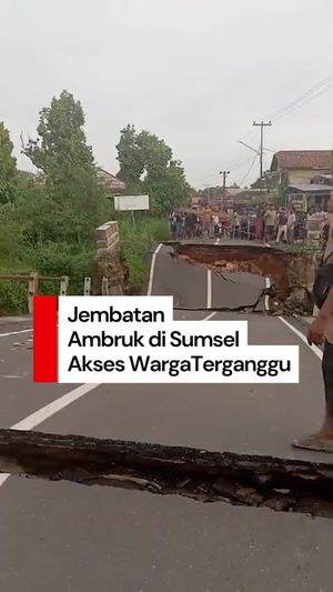 Video: Jembatan di Prabumulih Sumsel Ambruk, 1 Anggota Polisi Terluka