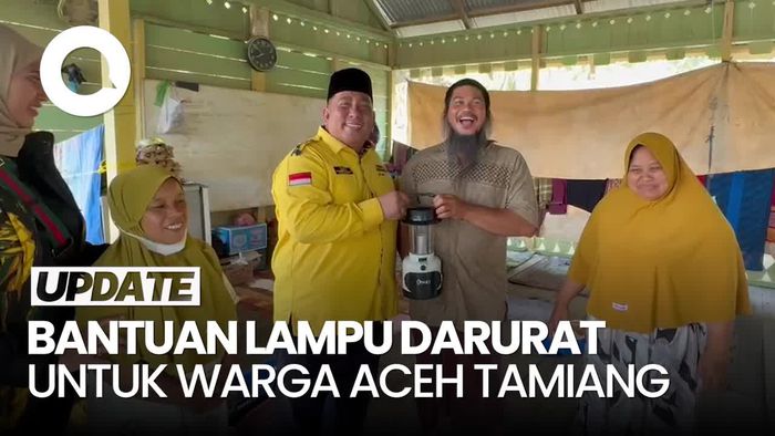 Video: Golkar Bagikan Lampu Darurat untuk Pengungsi di Aceh Tamiang