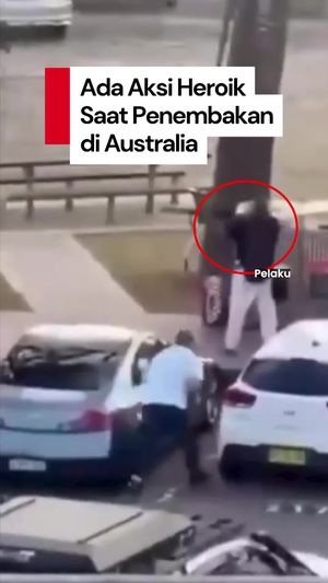 Video: Momen Heroik Ahmed Rebut Senjata Pelaku Penembakan di Australia