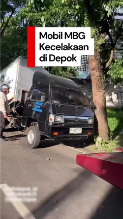 Video Boks Mobil MBG Nyangkut Pohon Sampai Terlepas di Depok