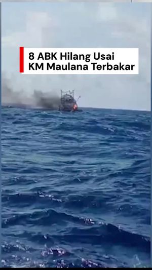Video: Tim SAR Masih Cari 8 ABK KM Maulana 30 yang Hilang Pascakebakaran