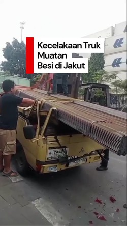Video Truk Muatan Besi Ringsek di Jakut, Sopir dan Kernet Tewas