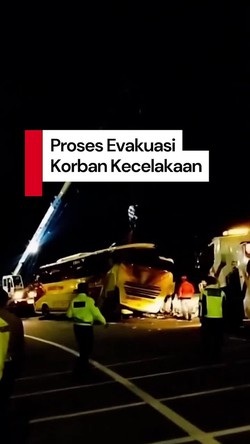 Video: Momen Proses Evakuasi Korban Kecelakaan Bus di Tol Krapyak Semarang