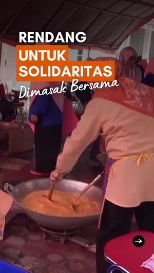 Video: Emak-emak Masak Rendang Nonstop Demi Korban Bencana Sumatera