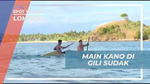 Berlomba Dayung Perahu di Gili Sudak, Lombok  