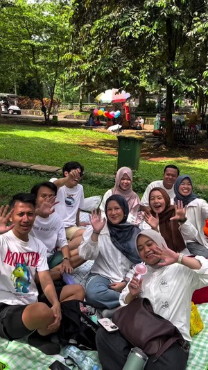 Picnic di Ragunan with Jakarta Culinary Tour With Strangers, Full Happy!