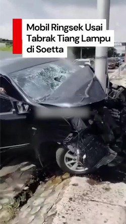 Video: Mobil Tabrak Tiang di Soetta hingga Ringsek, Sopir Terjepit!