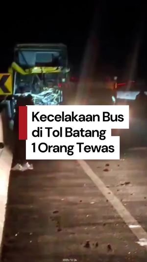 Video: Bus The Sultan Kecelakaan di Tol Batang, 1 Orang Tewas