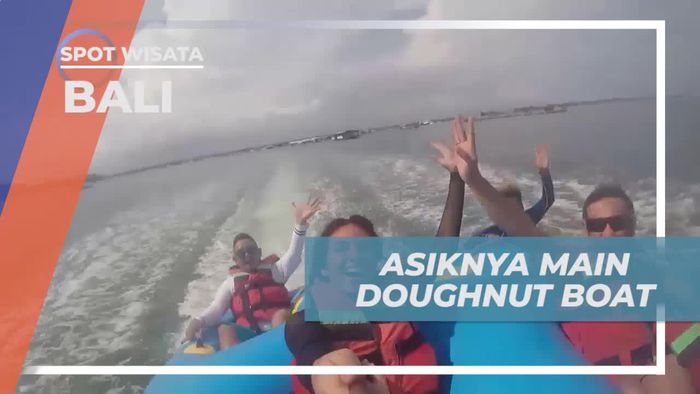 Serunya Bermain Donut Boat di Pantai Bali